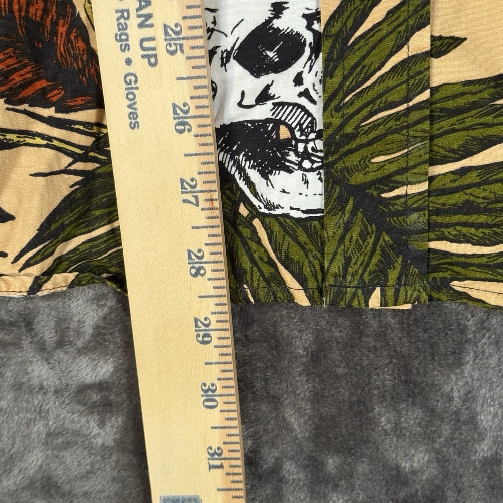 RSQ Short Sleeve Shirt Mens Sz Large Button-Up With Skull Palm Tree Print Summer - Picture 6 of 7
